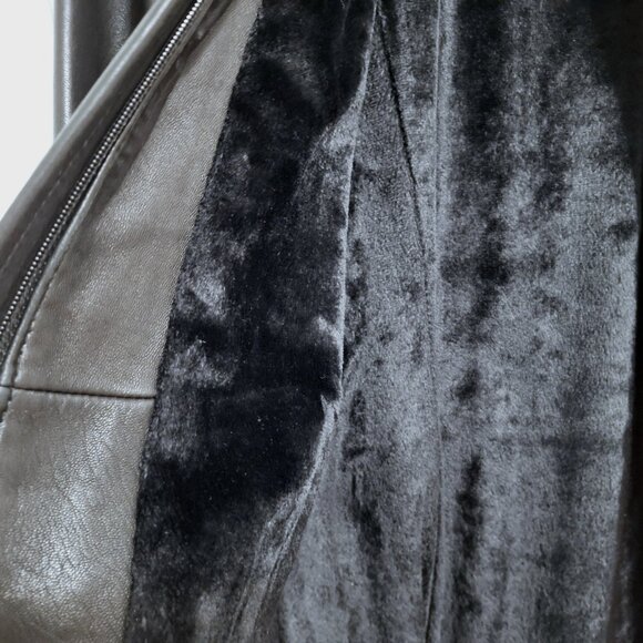 Danier Black Leather Trench Coat with winter lining size 6-8 - Picture 7 of 15